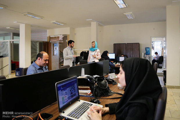 Swedish amb. visits Mehr News HQ in Tehran