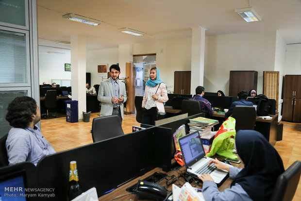 Swedish amb. visits Mehr News HQ in Tehran