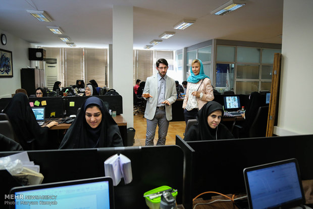 Swedish amb. visits Mehr News HQ in Tehran