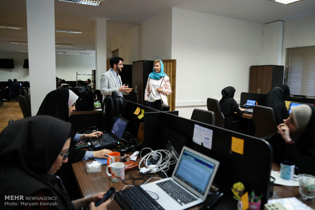 Swedish amb. visits Mehr News HQ in Tehran