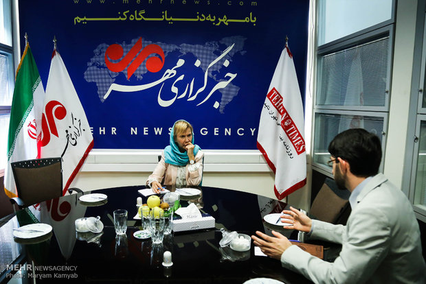 Swedish amb. visits Mehr News HQ in Tehran