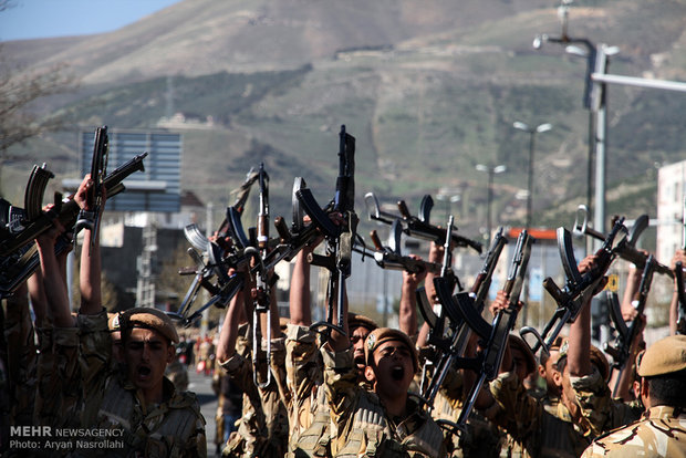 Army parades in Sanandaj