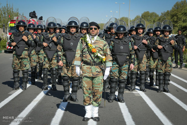 Army parades in Karaj