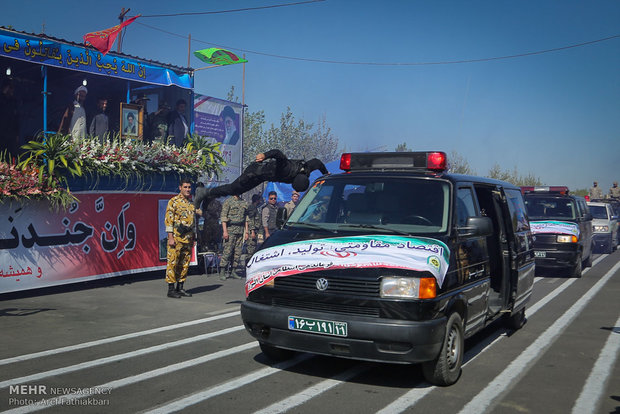 Army parades in Karaj