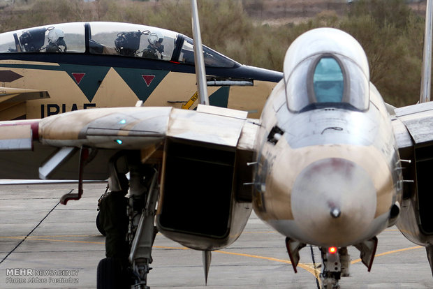 İsfahan’da savaş uçaklarından hava gösterisi