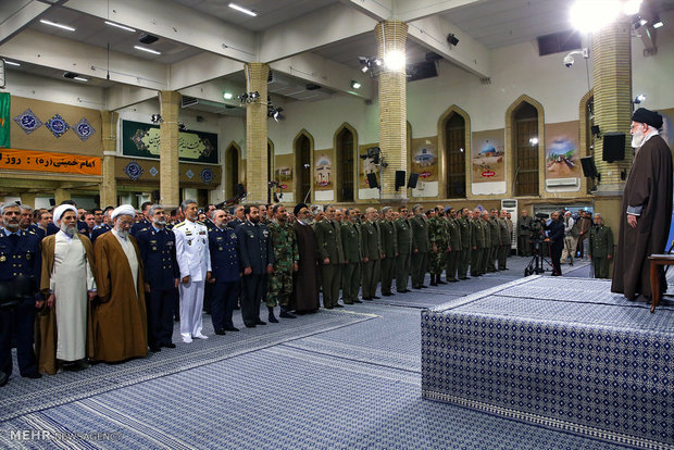 Leader receives commanders of Armed Forces
