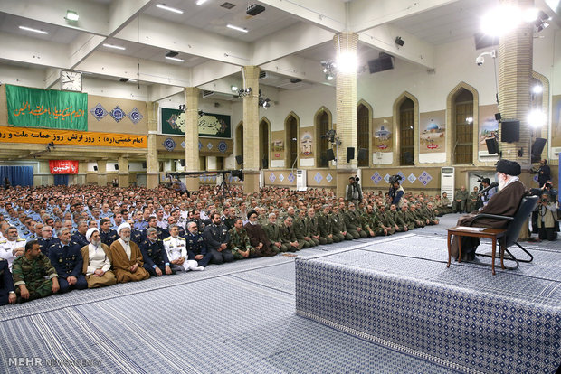 لقاء قادة ومسؤولي الجيش مع قائد الثورة الاسلامية