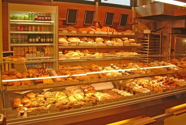 تولید و فروش نان‌های فانتزی ۵۰ درصد کاهش یافت