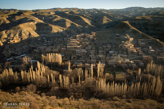 Taklah Quz is located near Iran-Turkmenistan border, 167 km from Bojnourd, the capital of North Khorasan province. 