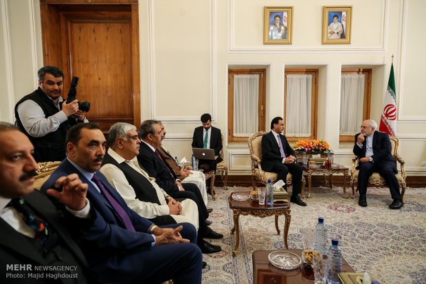 Zarif meets with officials from Pakistan, Portugal