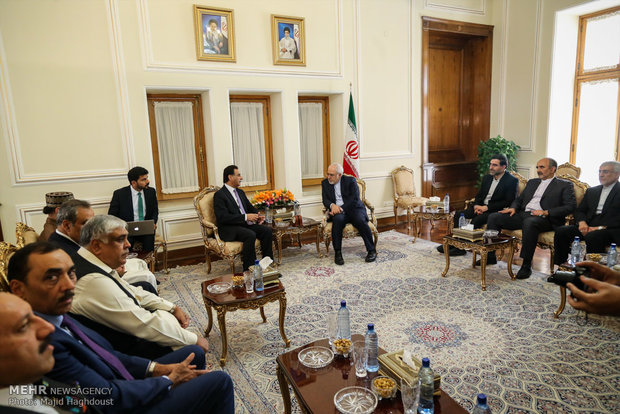 Zarif meets with officials from Pakistan, Portugal