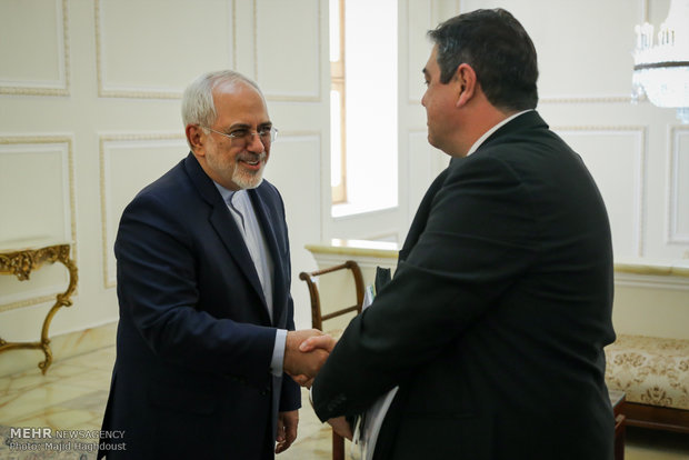 Zarif meets with officials from Pakistan, Portugal