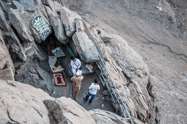 سلطات آل سعود تمنع المعتمرين من زيارة جبل النور  وغار حراء