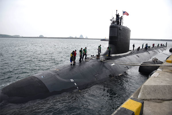 زیردریایی هسته ای آمریکا وارد بندری در کره جنوبی شد