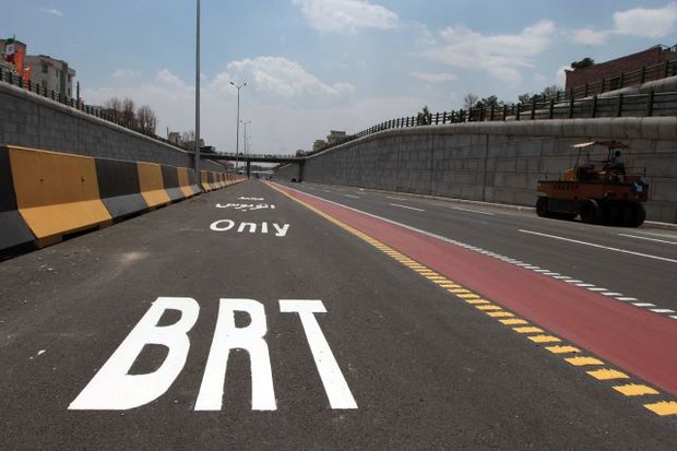 برخورد اتوبوس BRT با عابران پیاده ۳ مصدوم برجا گذاشت