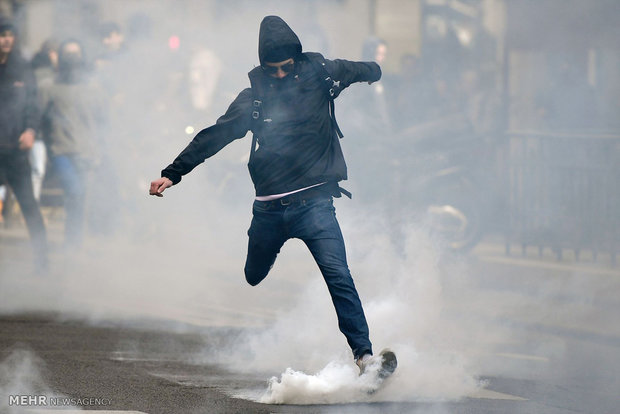 Fransa cumhurbaşkanlığı seçimlerine karşı protestolar