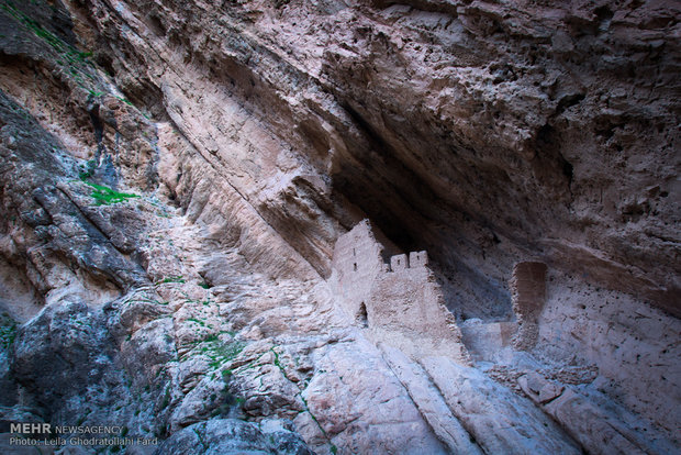 استحکام بخشی ۶ اثر تاریخی شهرستان دره شهر در حال انجام است