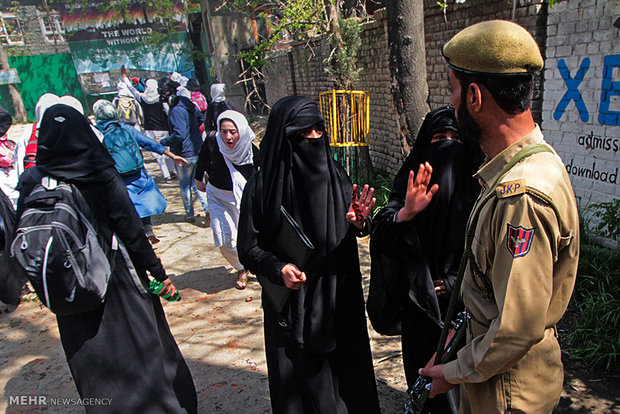 کشمیر کے علاقہ شوپیاں میں 100 سے زائد افراد زخمی