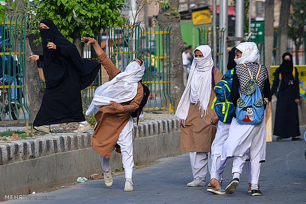 زنان مسلمان کشمیری در تظاهرات ضد دولتی‎