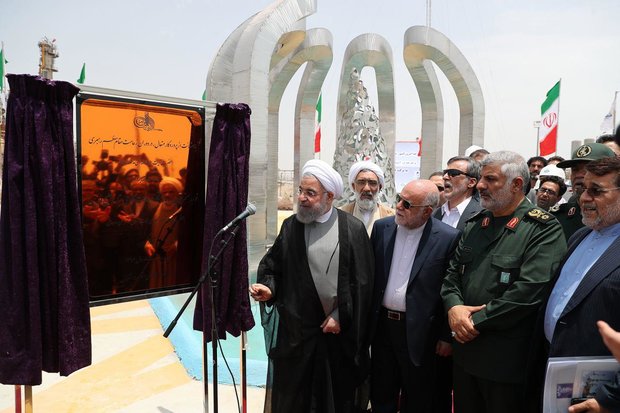 روحانی پالایشگاه ساخته شده توسط سپاه را افتتاح کرد