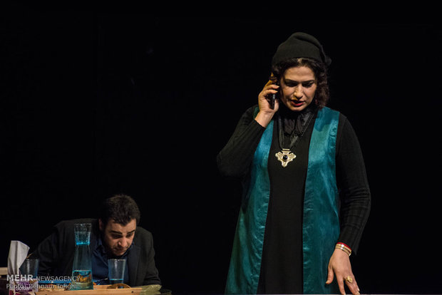 عرض مسرحية " الكاتب متوفى" في طهران