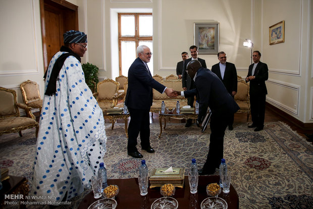 Zarif meets with South Asian, African ambassadors