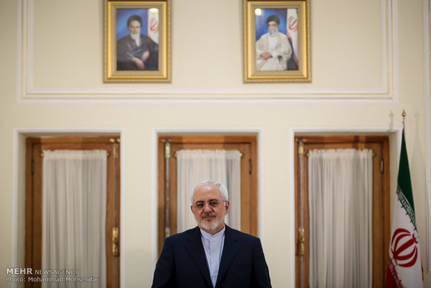 ظريف: قرار ترامب بحظر دخول الايرانيين مسرحية مخزية وعداء أعمى