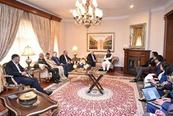 ظریف با رئیس مجلس ملی پاکستان دیدار کرد