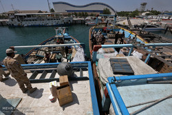 توقیف ۳ لنج باری حامل کالای قاچاق در آبهای جزیره کیش