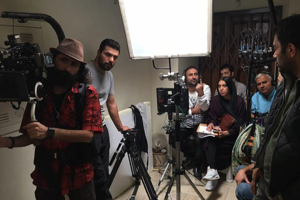 مهران احمدی فیلم کوتاه می‌سازد/ تجربه کارگردانی در «ساکنین محترم»
