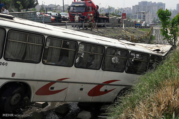 واژگونی اتوبوس در بیرجند؛ ۴ نفر مجروح شدند