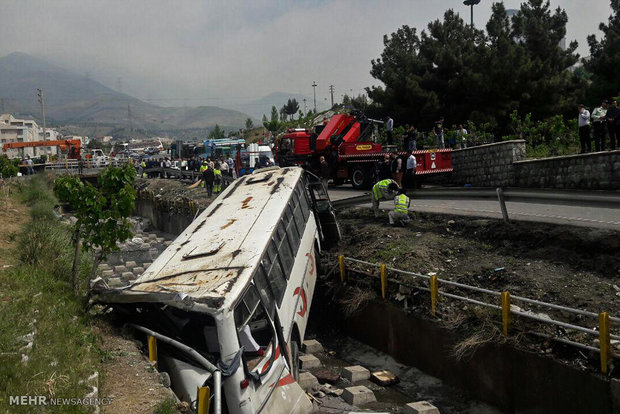 واژگونی اتوبوس مدرسه در تهران