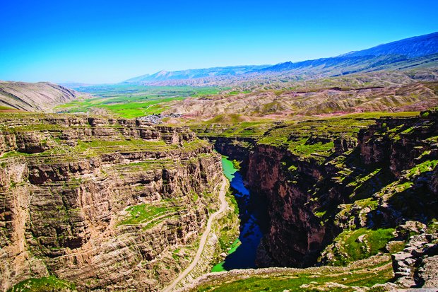 The long and large river of Seimareh in southwestern Iran, which is called Karkheh in the lower part, flows through the eastern margin of the province. Its main streams are Gamasiab, Qara Sou, Chenareh, Kashkan and another stream that originates from Kamyaran and Mahidash heights.