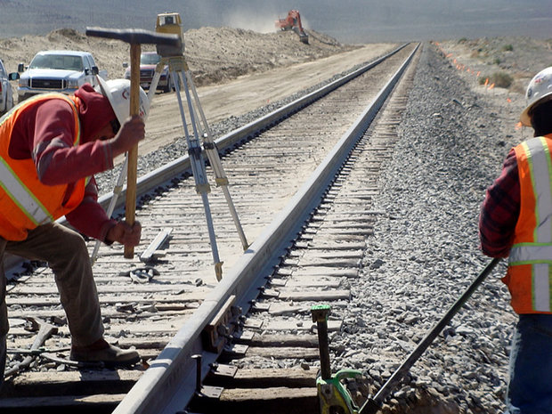 Iran manufactures first domestic rail tracks