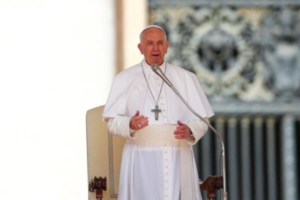 بابا الفاتيكان يحذر  البشرية من مشكلة تغير المناخ