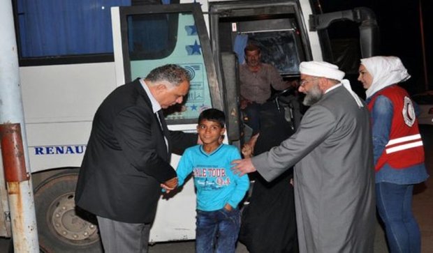 Nine more families return to al-Waer in Homs 