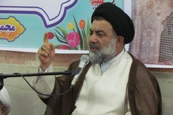 انقلاب اسلامی به کمال رسیده است/ ایران پرچم‌دار اسلام ناب در جهان