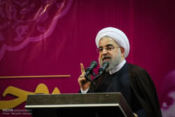 روحانی در سالن انقلاب زنجان سخنرانی می کند