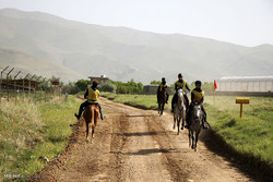 کورس اسب سواری بهاره با حضور بیش از ۳۰ شرکت کننده برگزار شد