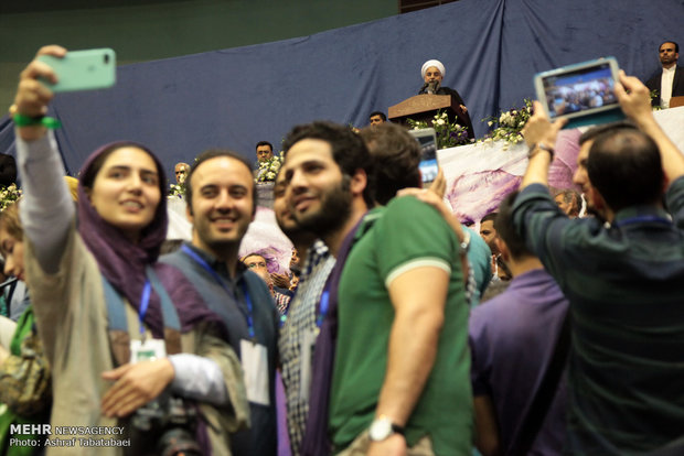 همایش انتخاباتی حسن روحانی