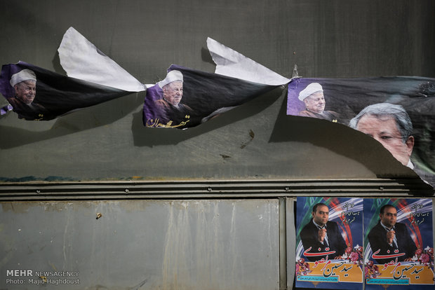 الدعايات الانتخابية تملأ طهران