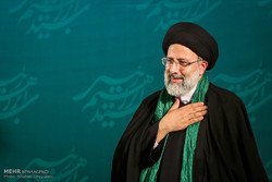 رئيسي يهنئ روحاني على فوزه بالانتخابات الرئاسية