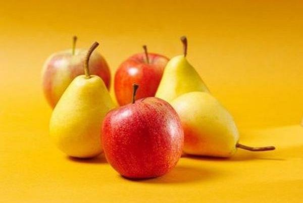 سیب اور ناشپاتی سمیت کئی پھل فالج کے حملے کو روک سکتے ہیں