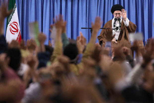A group of people from various backgrounds meets Ayatollah Khamenei