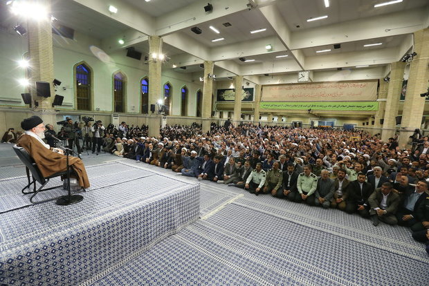 A group of people from various backgrounds meets Ayatollah Khamenei