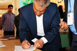 امام جمعه و فرماندار پیشوا رای خود را به صندوق ها انداختند