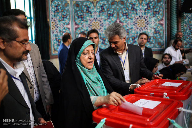 Fotoğraflarla Ruhani'nin oy kullanması