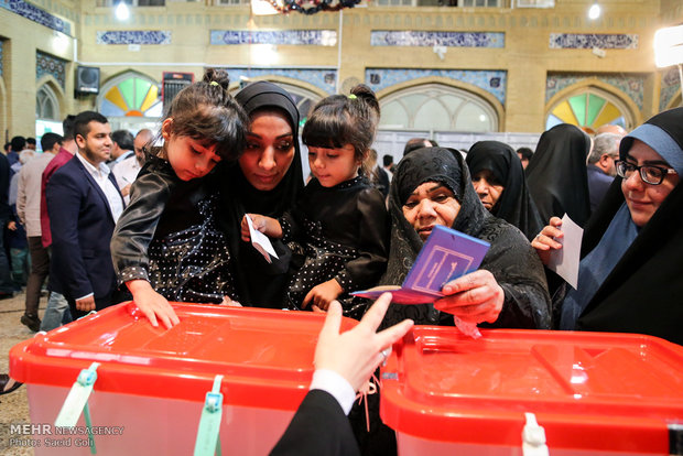 خمینی‌شهری‌ها با ۲۳۰۰ شهید خود همگام شدند/ترافیک انتخاباتی در شهر