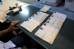 وجود تعرفه های رای اسکن شده در صندوق های انتخابات اهواز