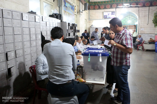 Final moments of balloting in Tehran